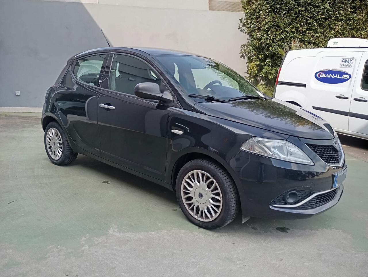 Lancia Ypsilon 1.2 69 CV 5 porte Silver