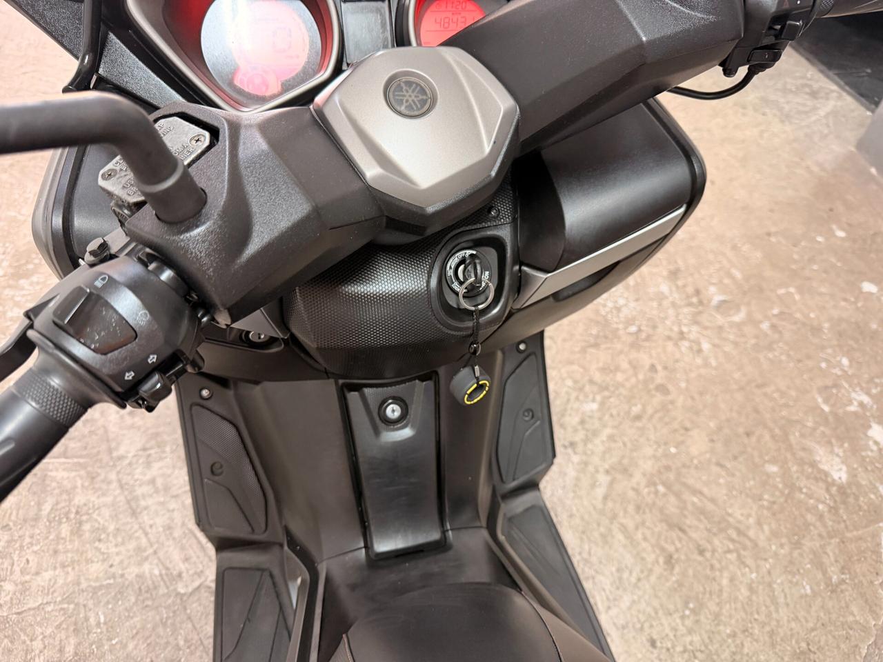 Yamaha X-Max 250