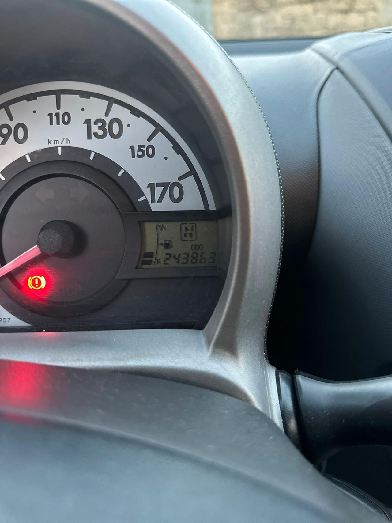 Toyota Aygo 1.0 12V VVT-i 5 porte Sol Connect Red Edition