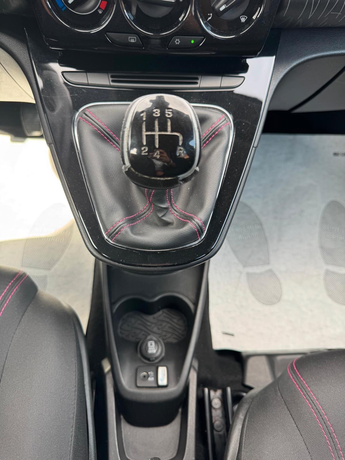 Lancia Ypsilon 1.2 BENZ ELEFANTINO 2013