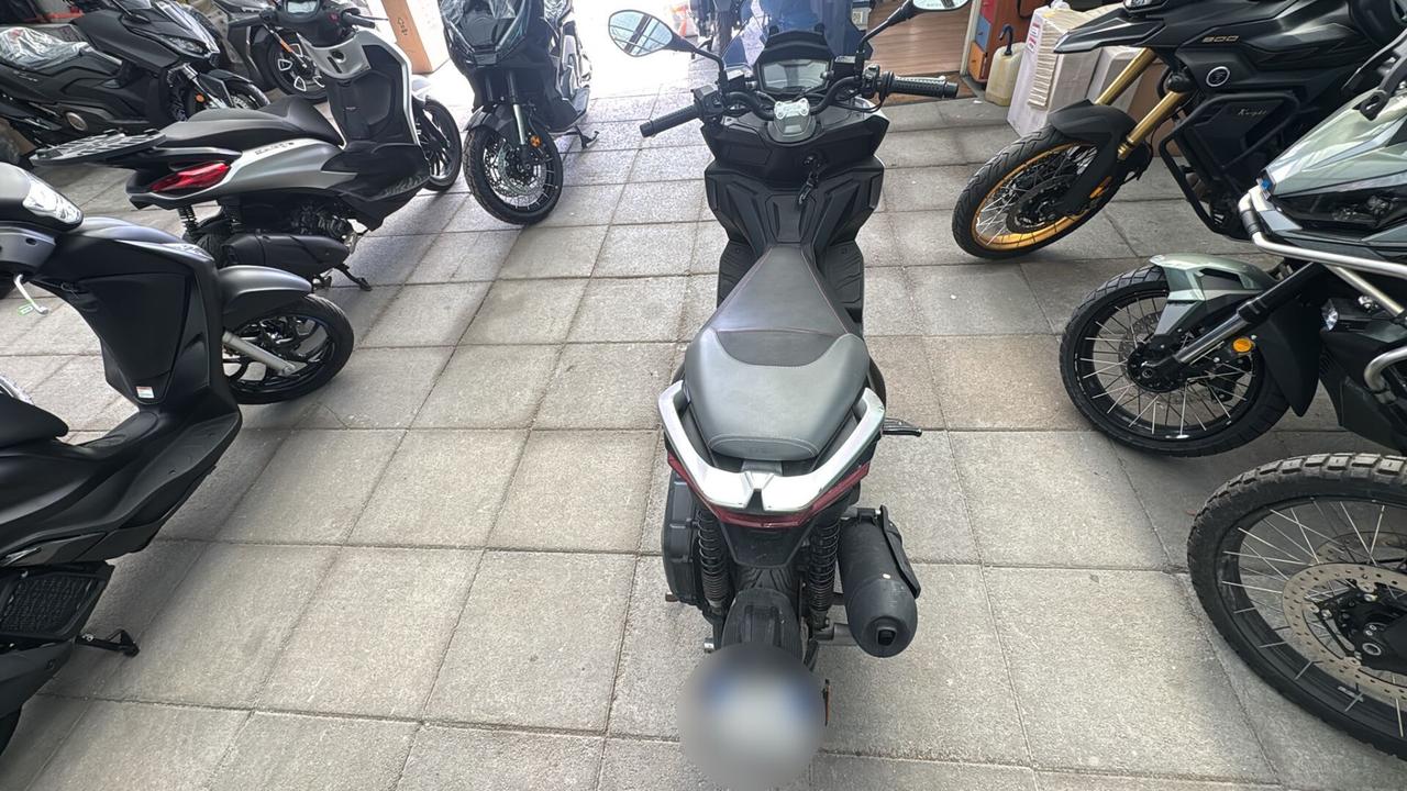 Aprilia SR GT 125 del 2023 USATO
