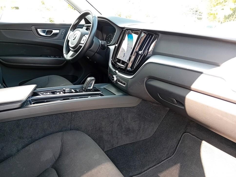 Volvo XC60 B4 (d) AWD Geartronic Momentum Pro
