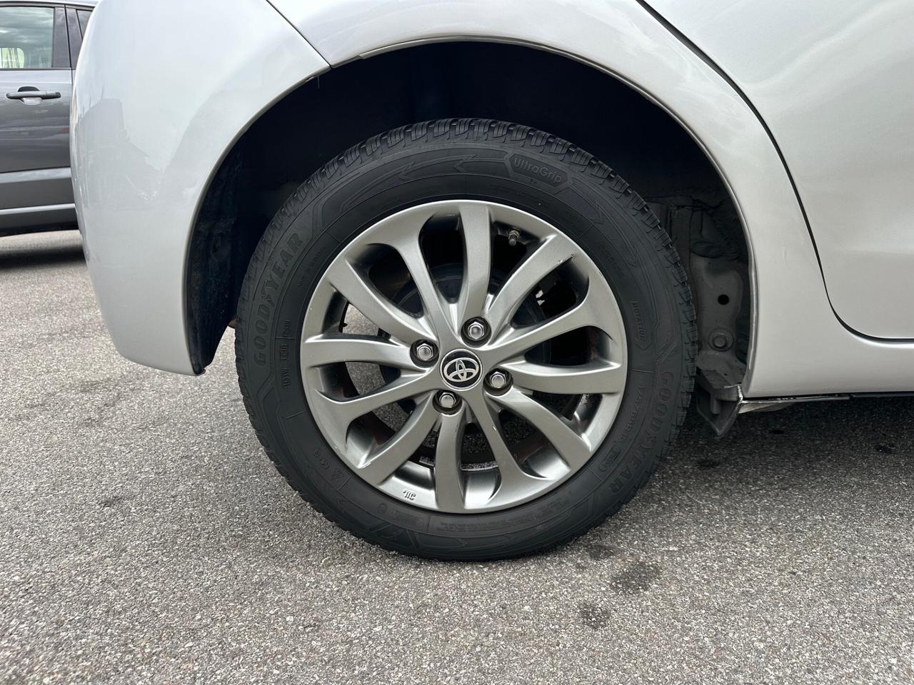 Toyota Yaris 5p 1.3 Lounge E6 OK NEOPATENTATO