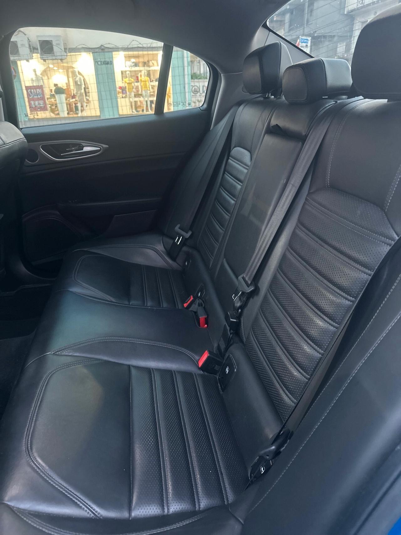 Alfa Romeo Giulia 2.2 Turbodiesel 210 CV AT8 AWD Q4 Veloce