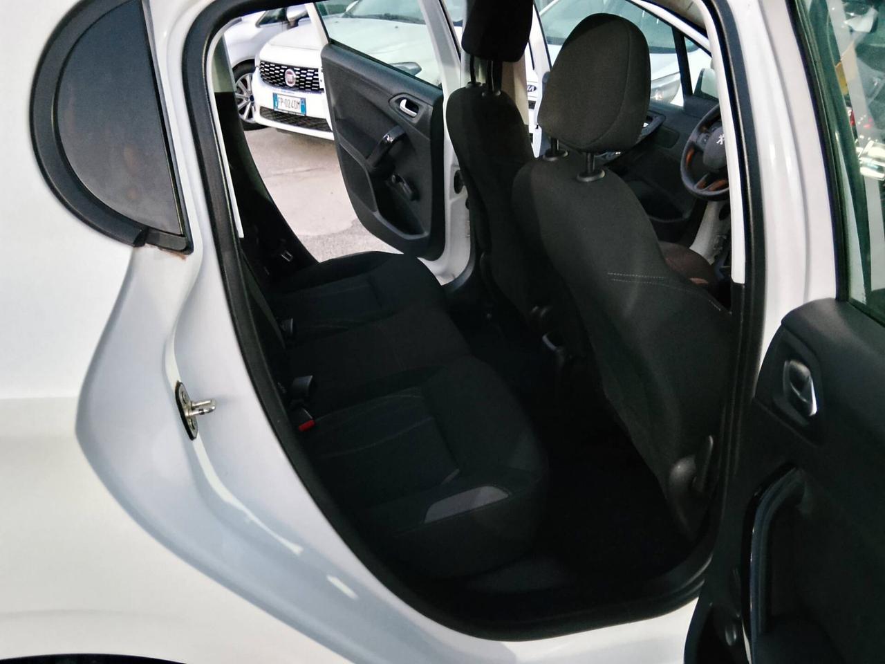 Peugeot 208 anche SENZA BUSTA PAGA