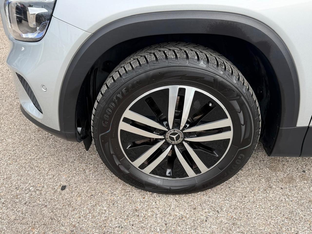 MERCEDES-BENZ GLB 180D SPORT 2.0 116CV PELLE NAVI CAM ANNO 2021