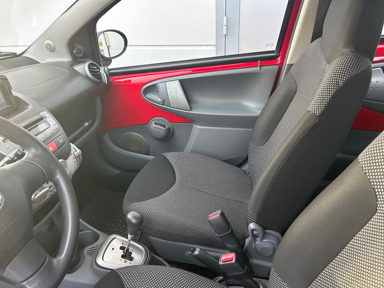 Toyota Aygo 1.0 12V VVT-i 5 porte Sol Connect automatica