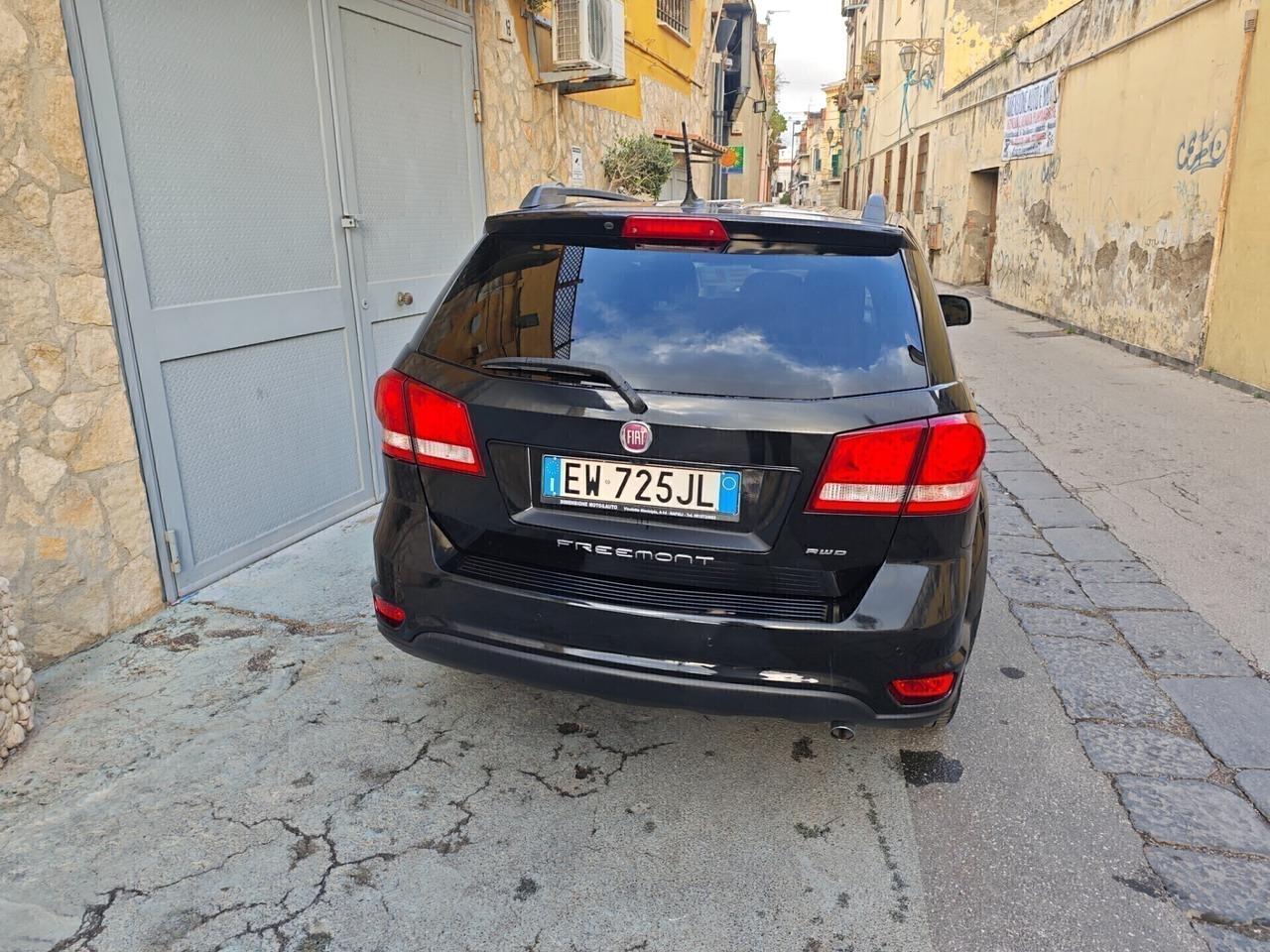 Fiat Freemont 2.0 Mjt 170 CV 4x4 aut. Black Code