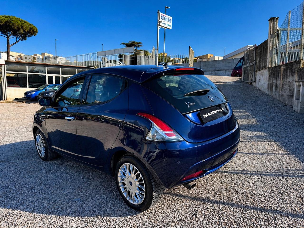 Lancia Ypsilon 1.2 69 CV 5 porte Gold