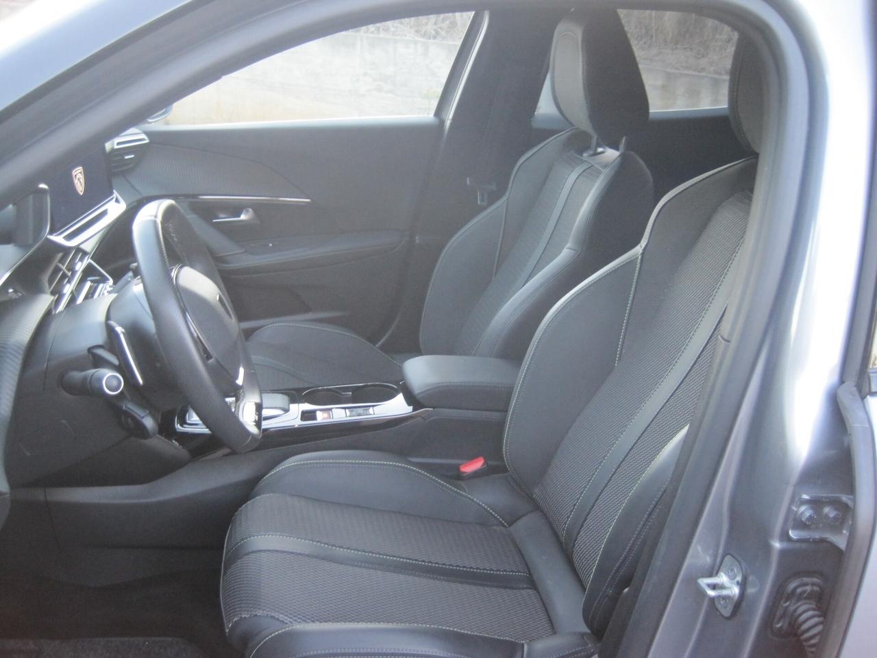 Peugeot 2008 PureTech 130 S&S EAT8 GT