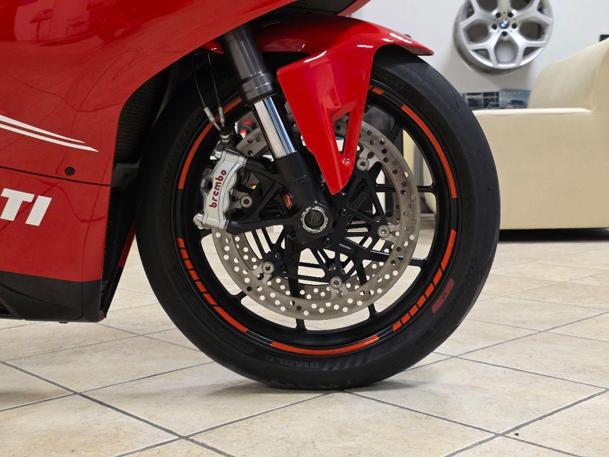 DUCATI PANIGALE V4 CON SCARICO DESMO OK