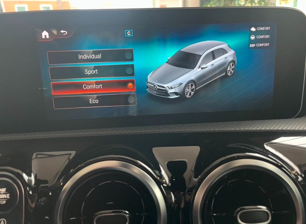 MERCEDES CLASSE A 1.6 TDI 116CV Sport Extra Cambio automatico Navi Cerchi AMG Pelle Alcantara allestimento AMG OK NEOPATENTATI