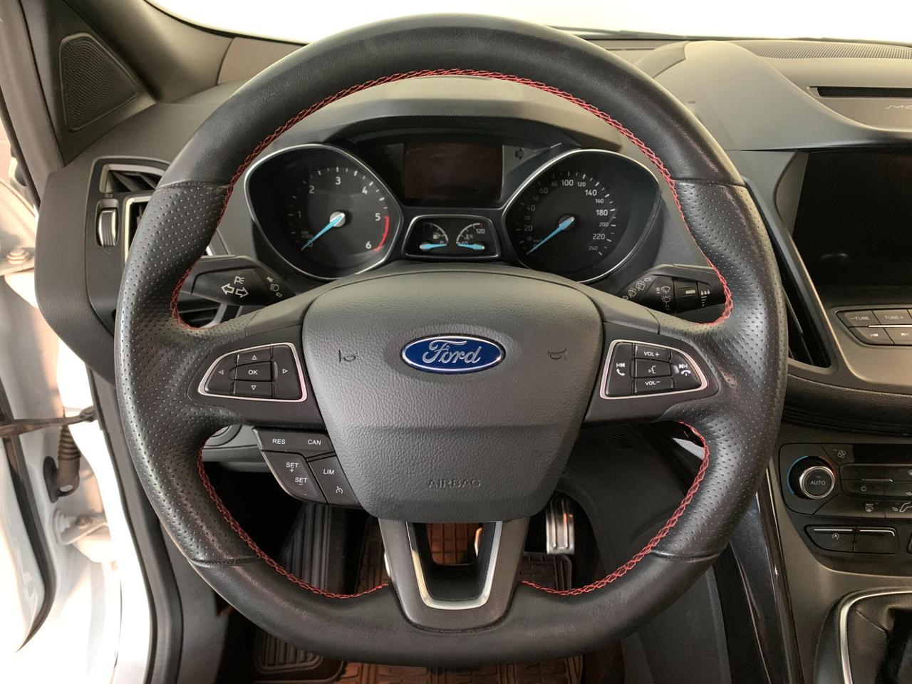 Ford Kuga 1.5 TDCI 120 CV S&S 2WD ST-Line