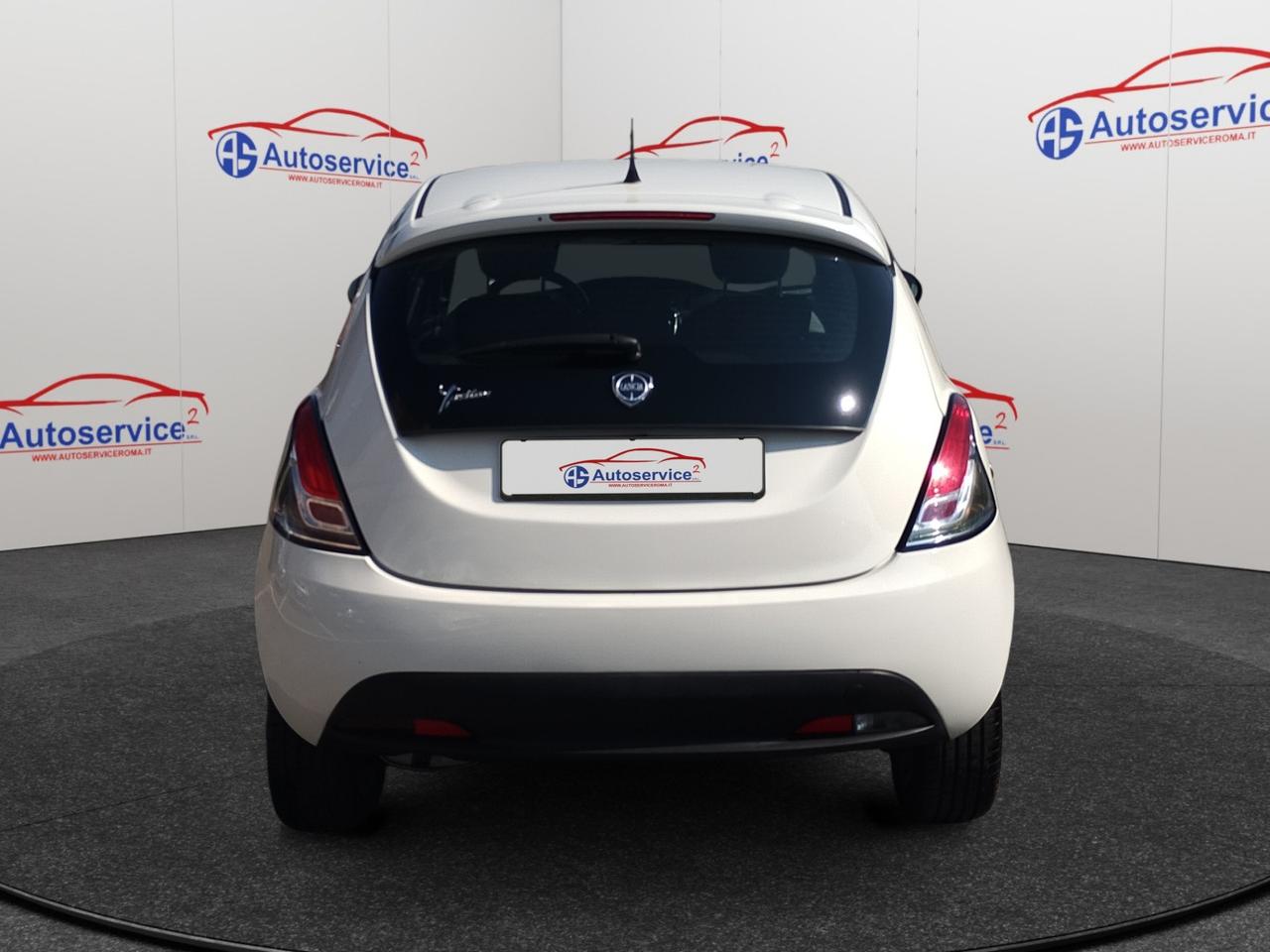 Lancia Ypsilon 5 Porte Ypsilon 1.2 8v Silver ecochic Gpl 69cv