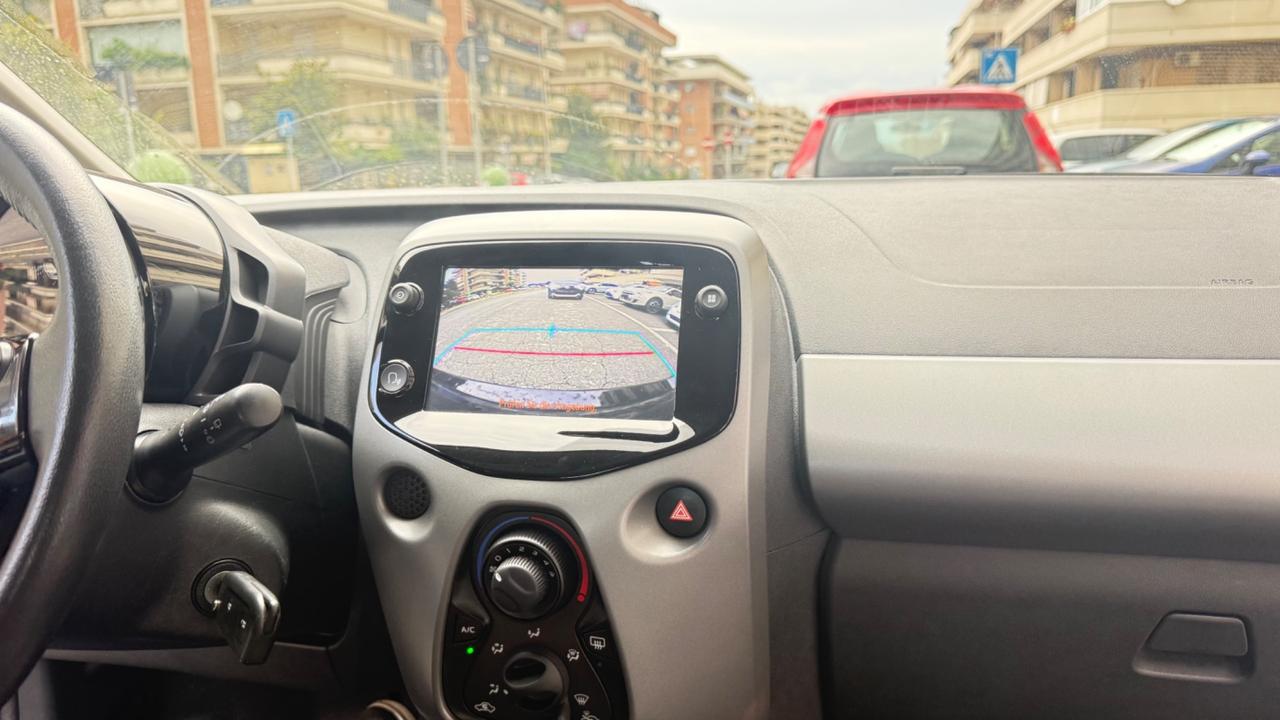 Toyota Aygo 1.0 VVT-i 72 CV 5 porte x-play MMT C.AUTOMATICO LED NAVI KAMERA PDC CERCHI 16