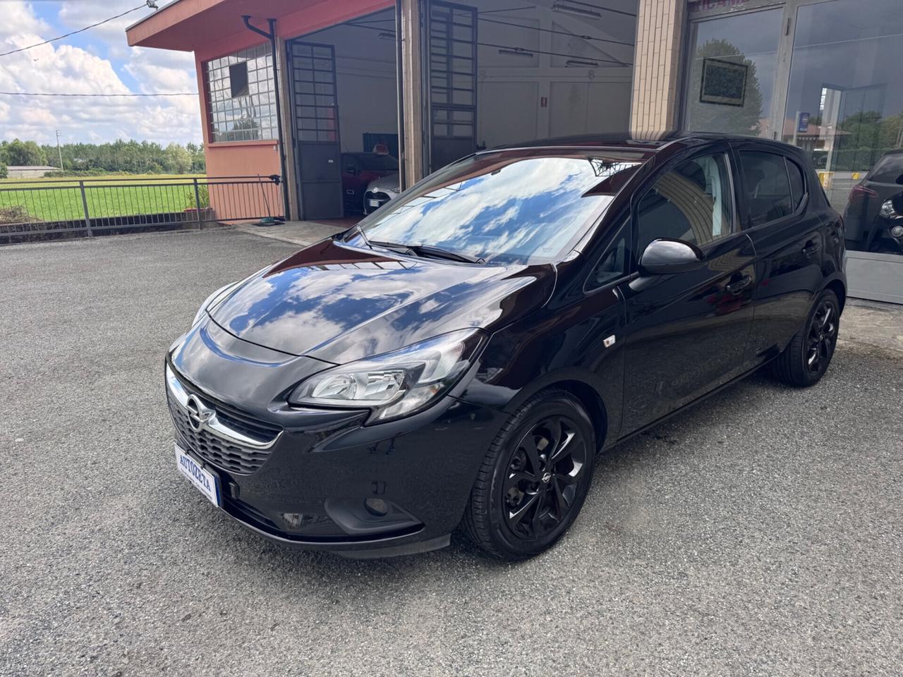 Opel Corsa 1.2 5 porte Black Edition