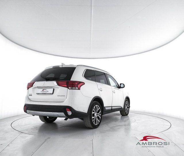 MITSUBISHI Outlander 2.2 DI-D 4WD Instyle Plus SDA 7 posti - AUTOCARRO