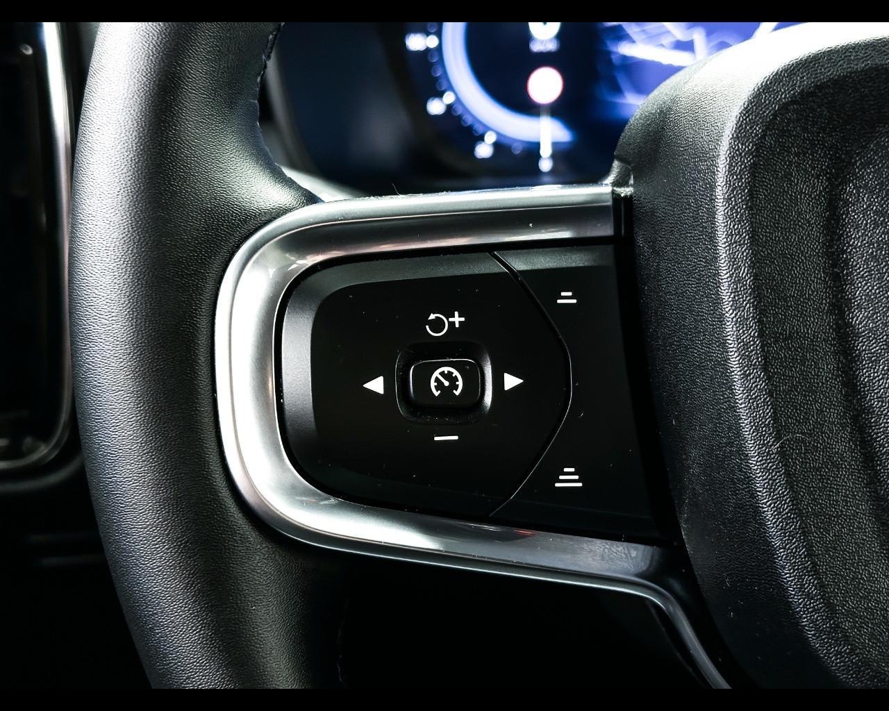 VOLVO XC40 (2017-->) - XC40 B3 automatico Core