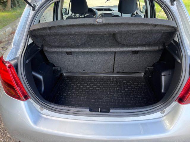 TOYOTA Yaris 1.0 5 porte LOUNGE