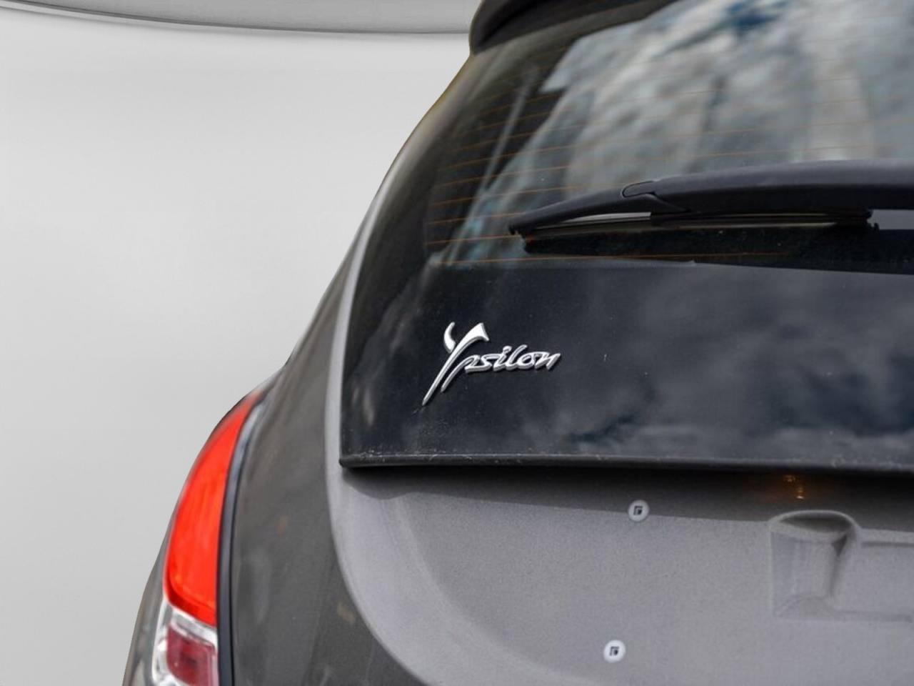 LANCIA Ypsilon III 2021 - Ypsilon 1.0 firefly hybrid Silver s&s 70cv
