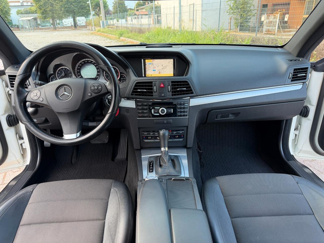 Mercedes E 220 CDI Coupé BlueEFFICIENCY