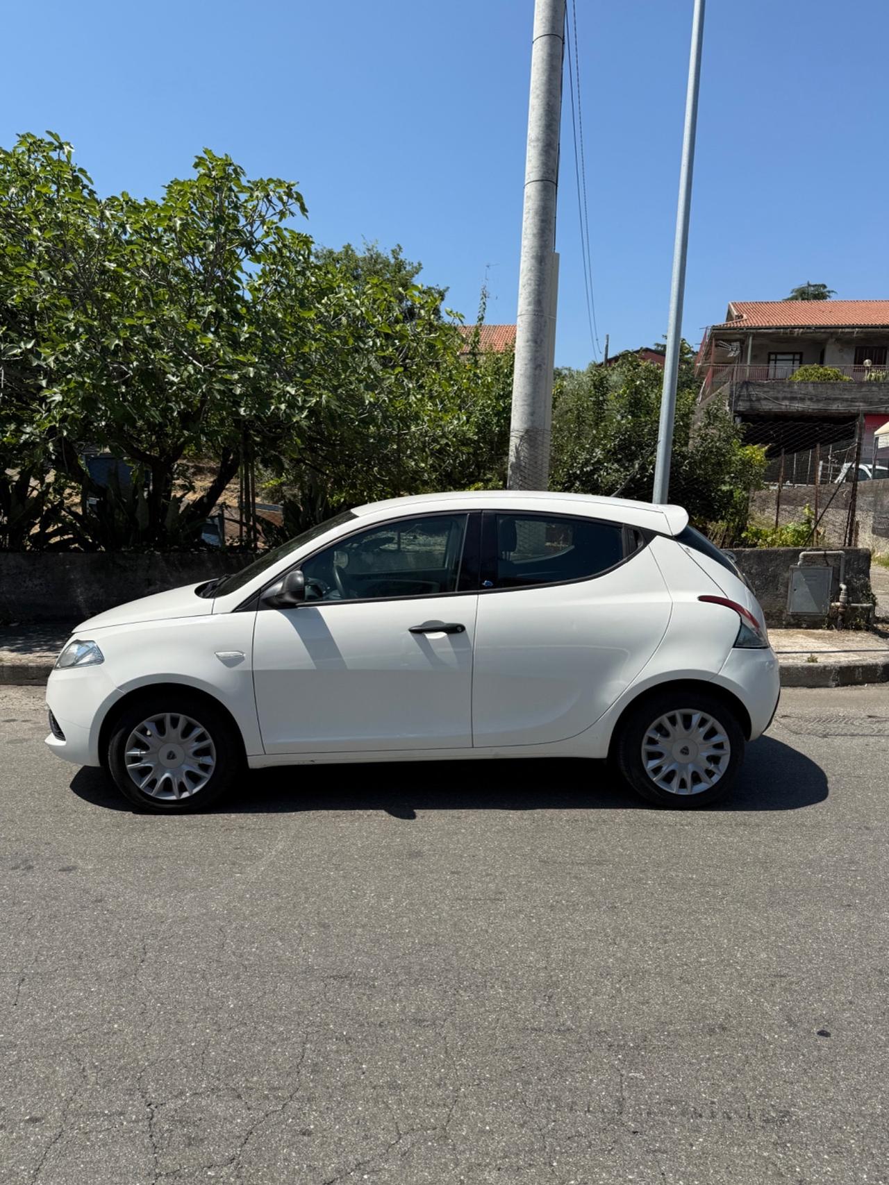 Lancia Ypsilon 1.2 69 CV 5 porte S&S Silver