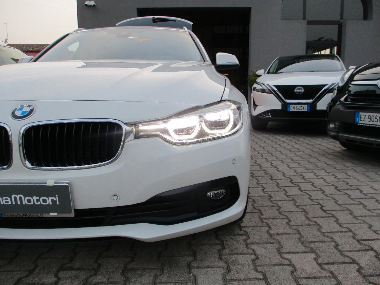 BMW 320 d Touring xdrive Luxury auto CarPlay/LED/Navi
