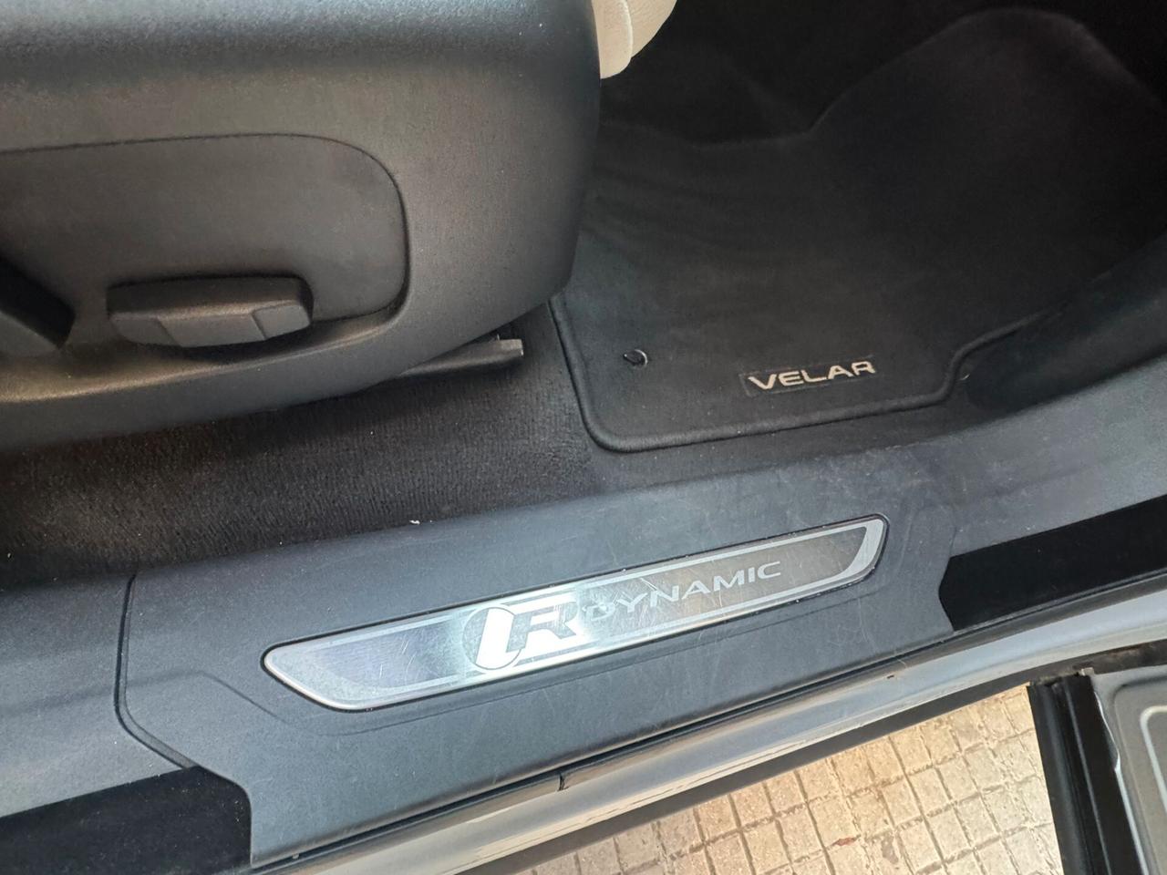 Land Rover Range Velar 2.0D I4 240 CV R-Dynamic HSE