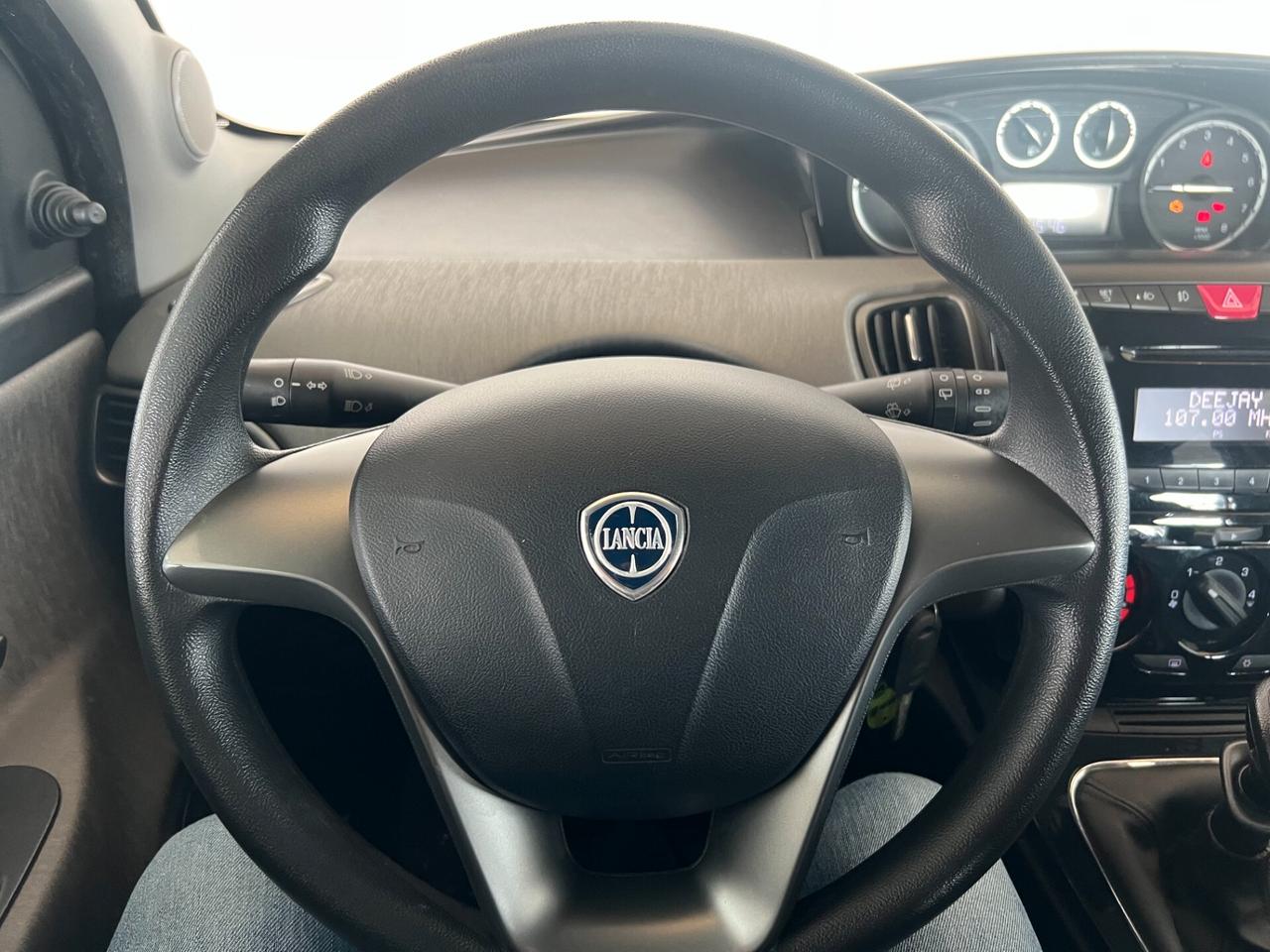 Lancia Ypsilon 1.2 69 CV 5 porte Gold KM 76.638 OK NEOPATENTATI