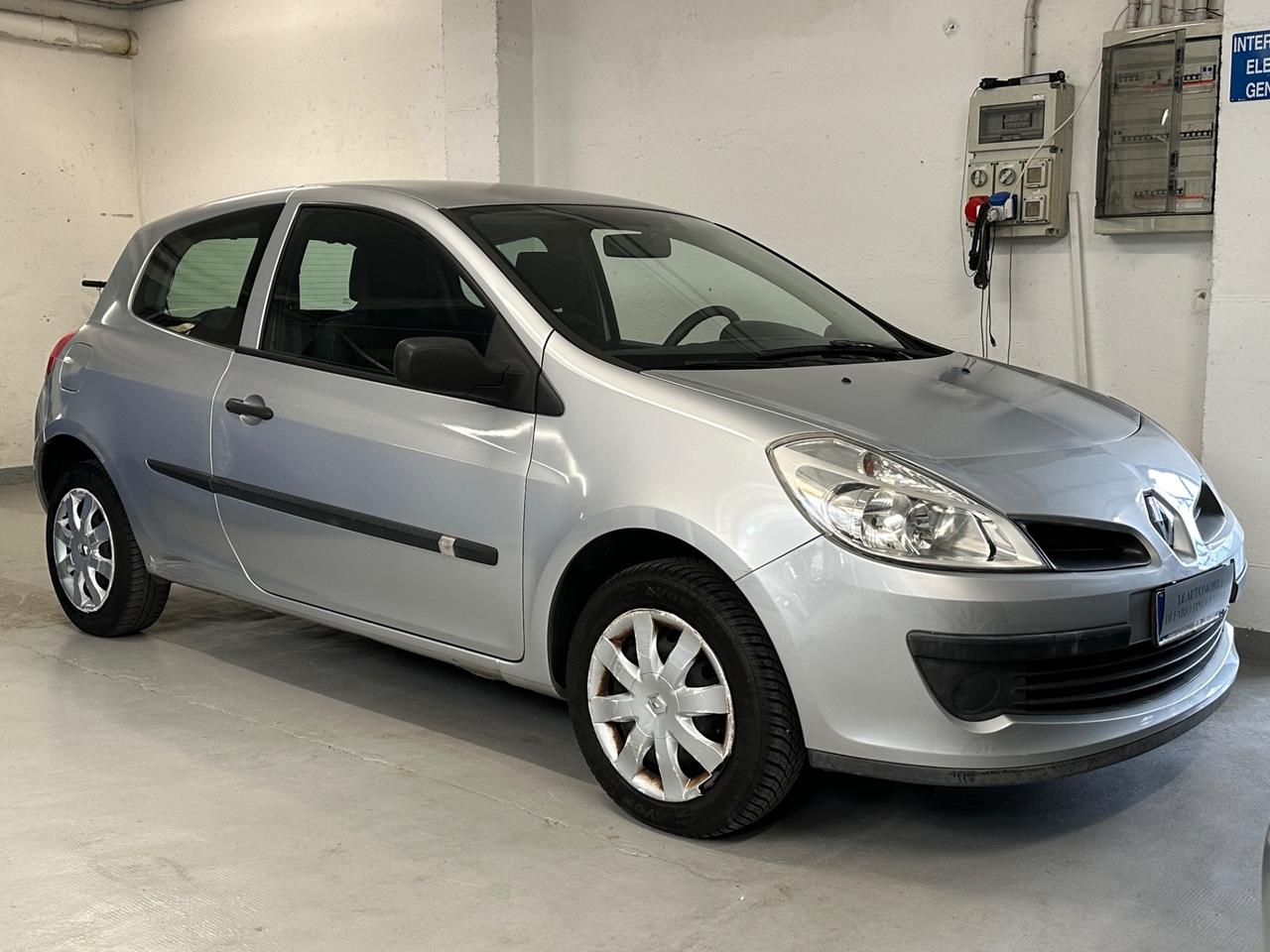 Renault Clio 1.2 16V 3 porte Neopatentati