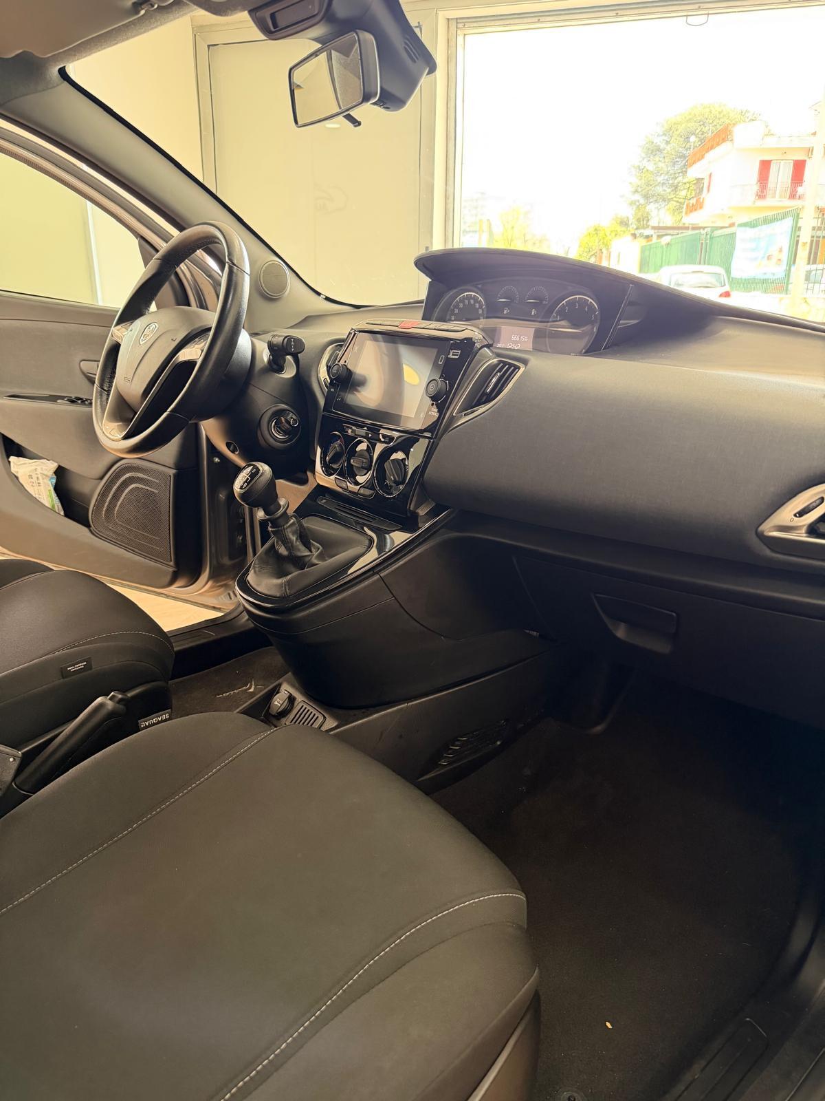 Lancia Ypsilon 1.0 FireFly 5 porte S&S Hybrid