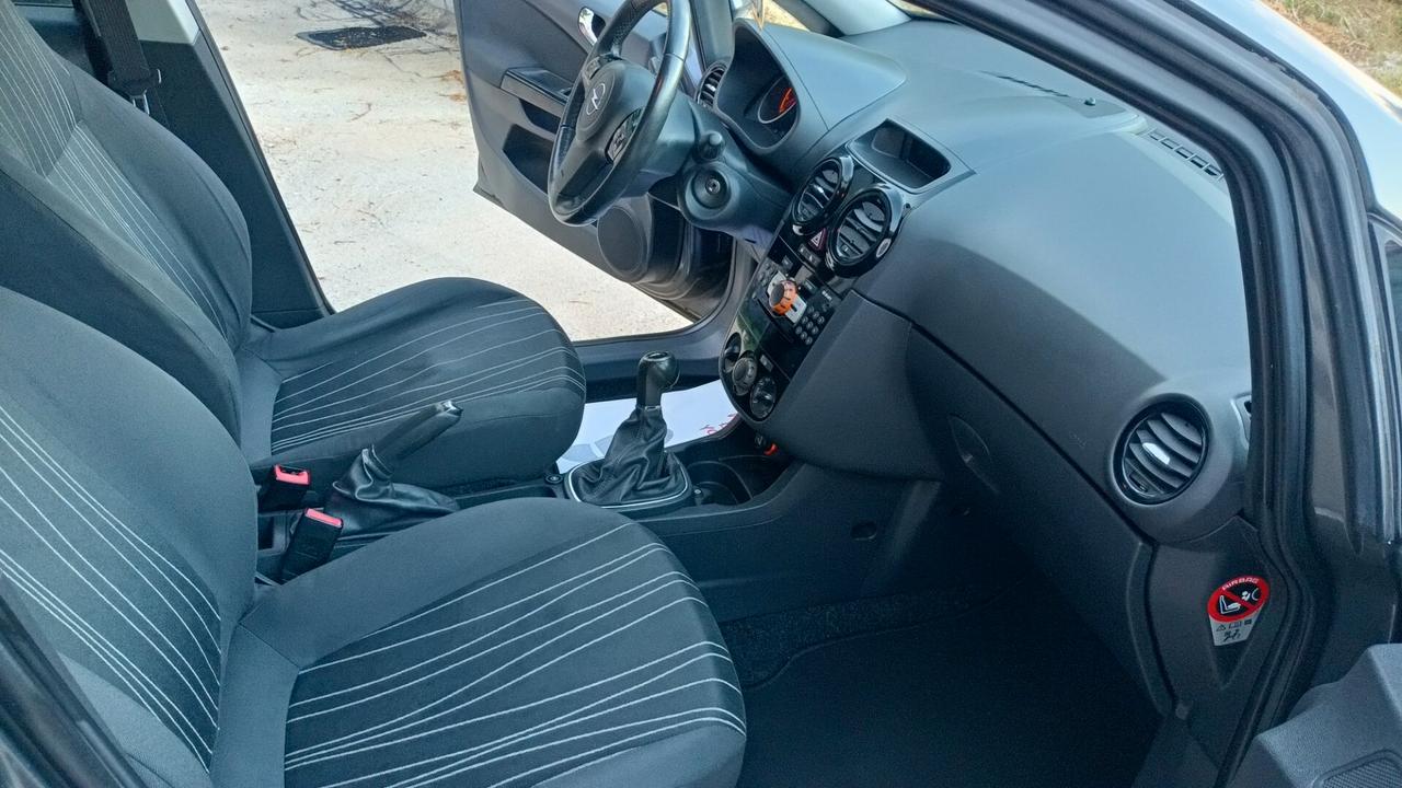 Opel Corsa 1.2 benzina GPL anno 2010 chilometri 170.000