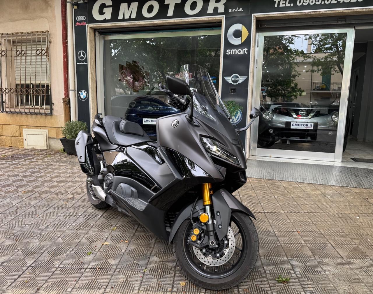 Yamaha TMAX 560 Tech max dark magma
