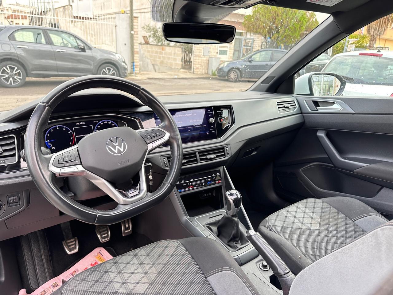 Volkswagen Taigo 1.0 TSI 110 CV R-Line- 10/2022 TETTO/LED