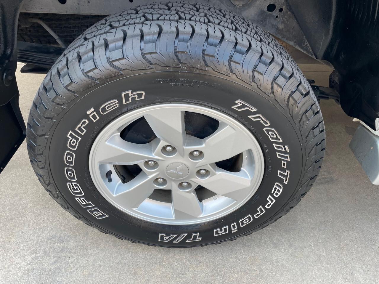 Mitsubishi L200 2.3 D Club Cab 4x4 Easy Select Invite Connect