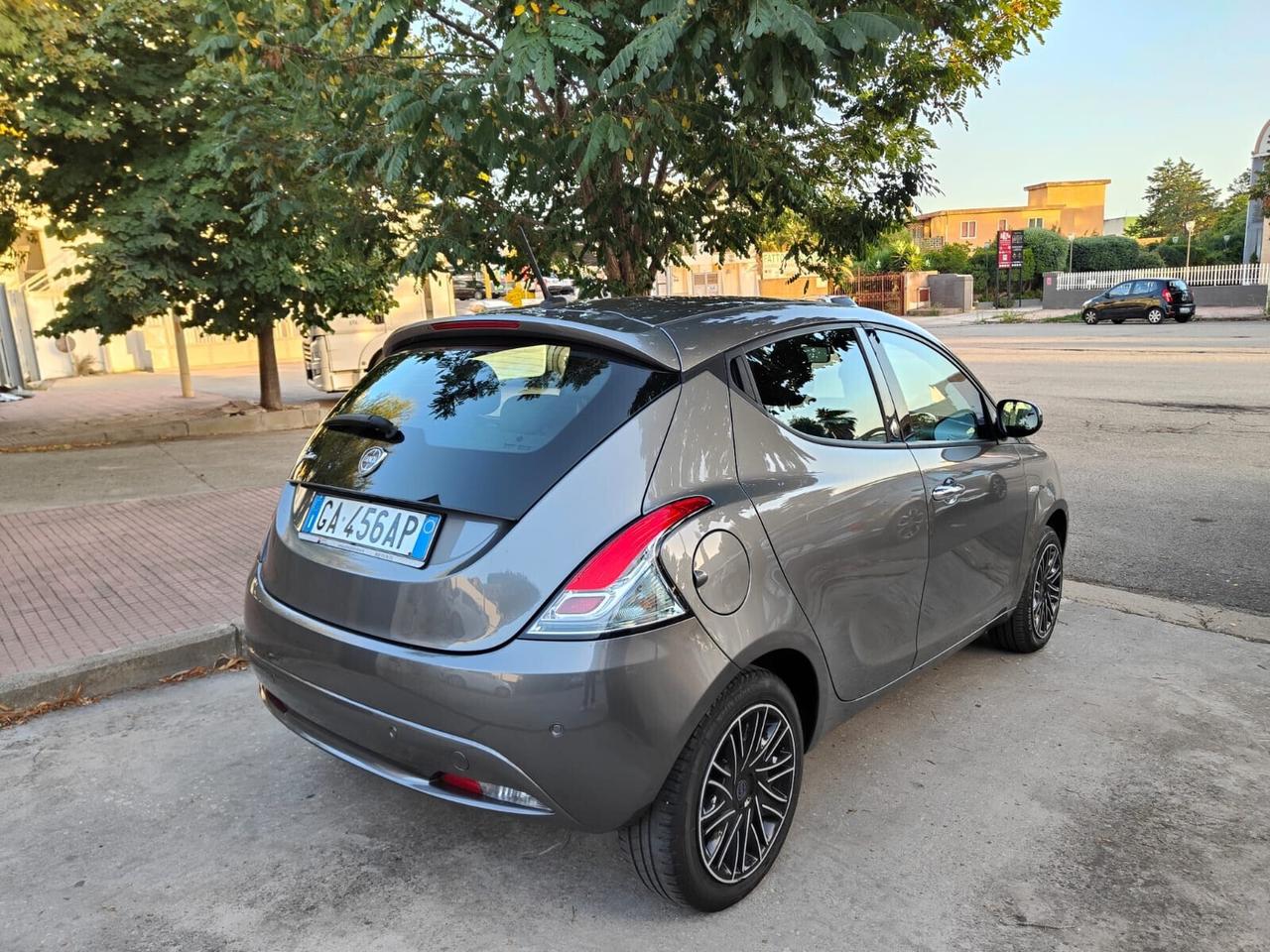 Lancia Ypsilon 1.2 BENZ/ GPL Gold NEOPATENTATI