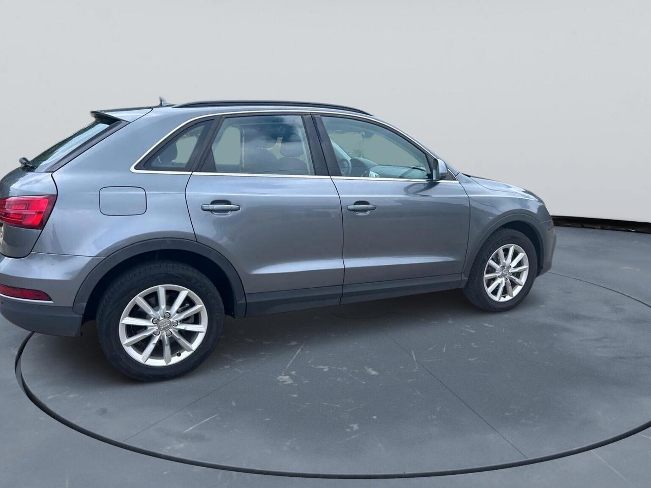Audi Q3 2.0 TDI 120 CV S Line Edition
