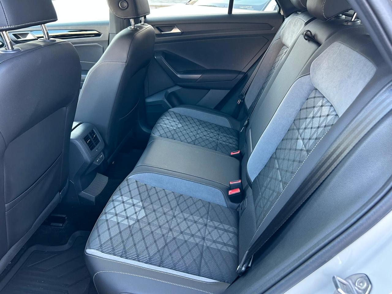 Volkswagen T-Roc 2.0 TDI SCR R-Line