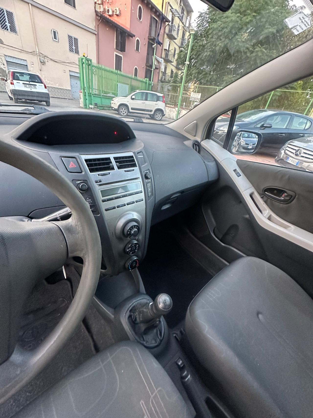 Toyota Yaris 1.0 5 porte Now