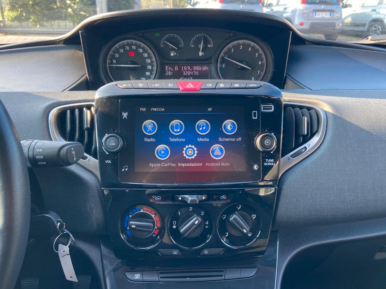 Lancia Ypsilon 1.0 firefly hybrid Gold