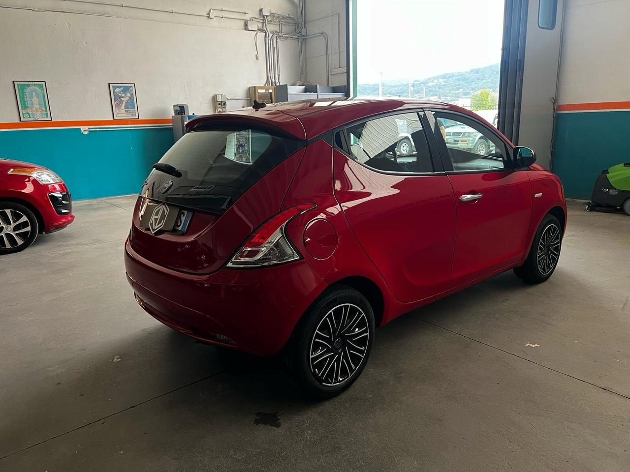 Lancia Ypsilon 1.2 69 CV 5 porte S&S Gold