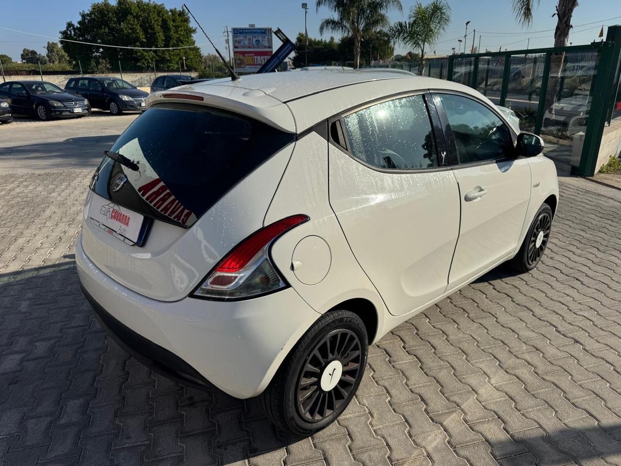 Lancia Ypsilon 1.2 69 CV 5 porte GPL Ecochic Silver