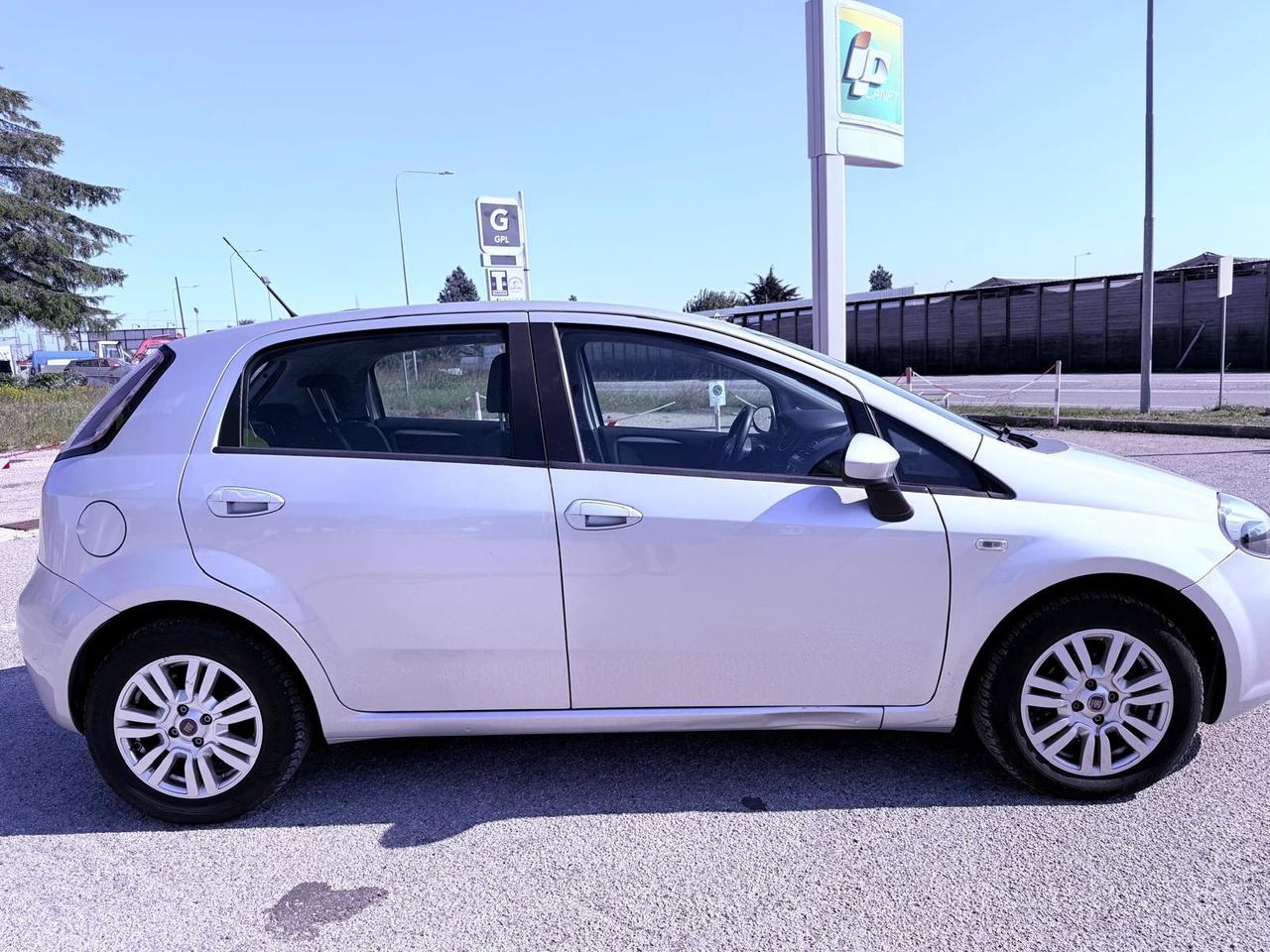 Fiat Punto 1.3 MJT II 75 CV 5 porte Ok neopatentati