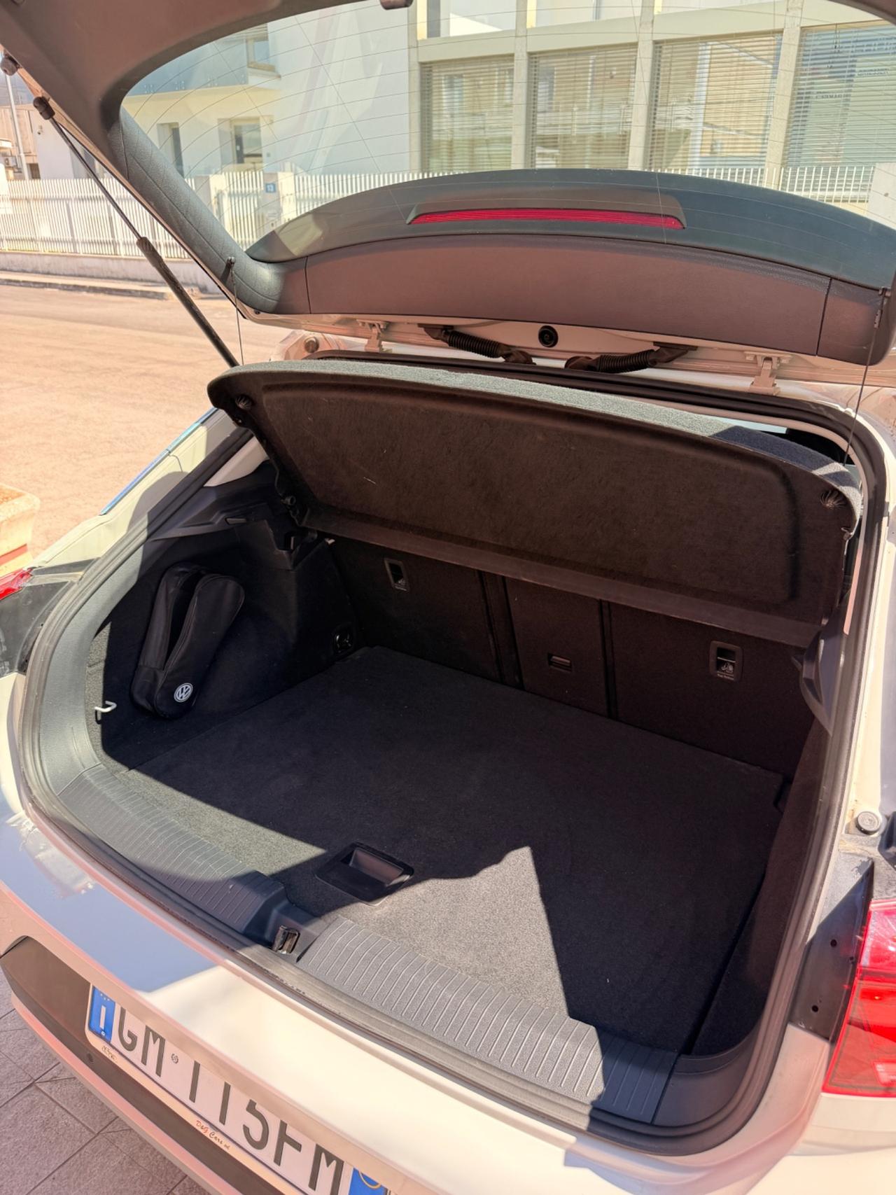 Volkswagen T-Roc 1.0 TSI Style-2023 !!SOLO 40.000Km!!