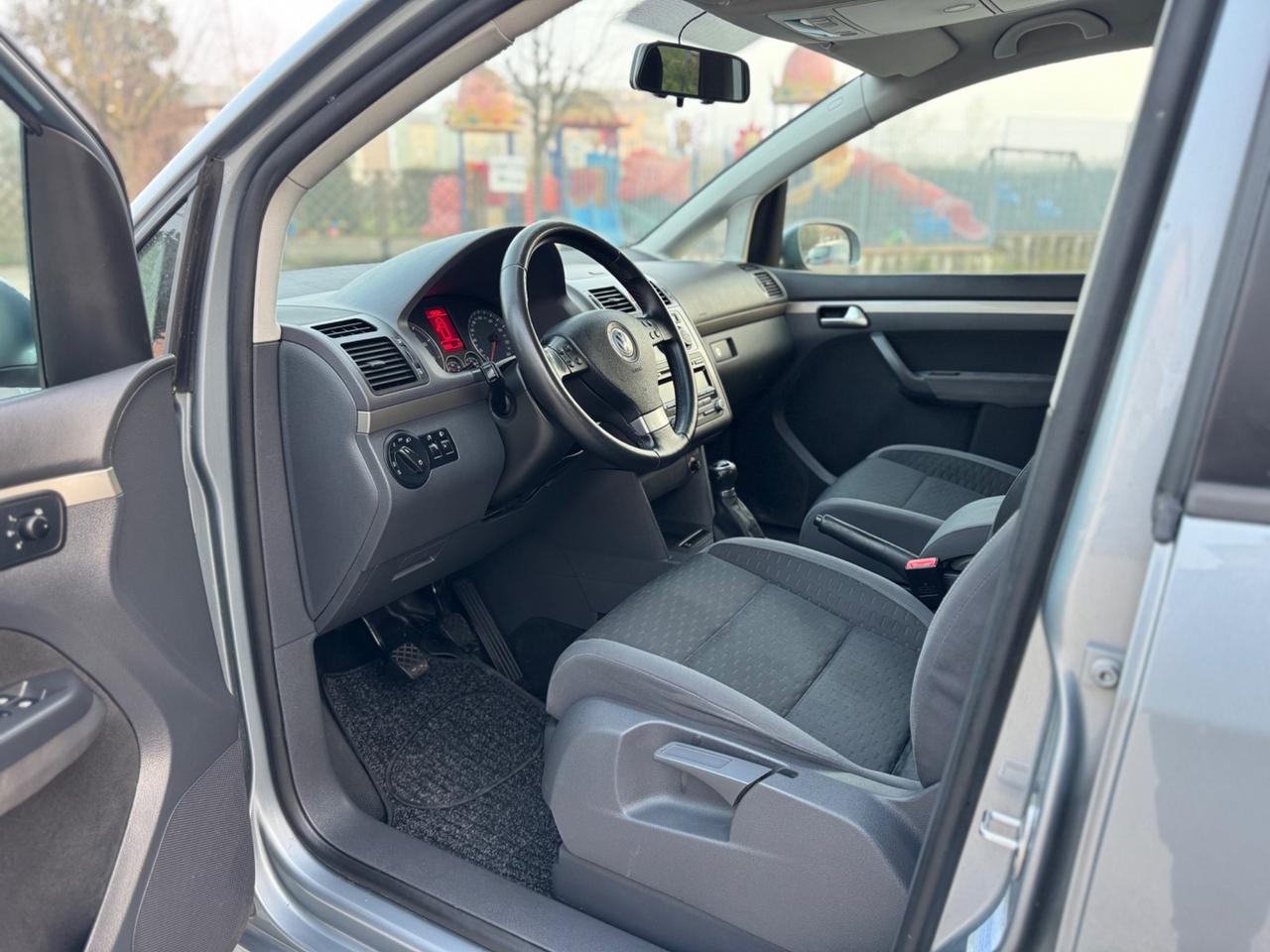 Volkswagen Touran 2.0 Highline Ecofuel 7 POSTI