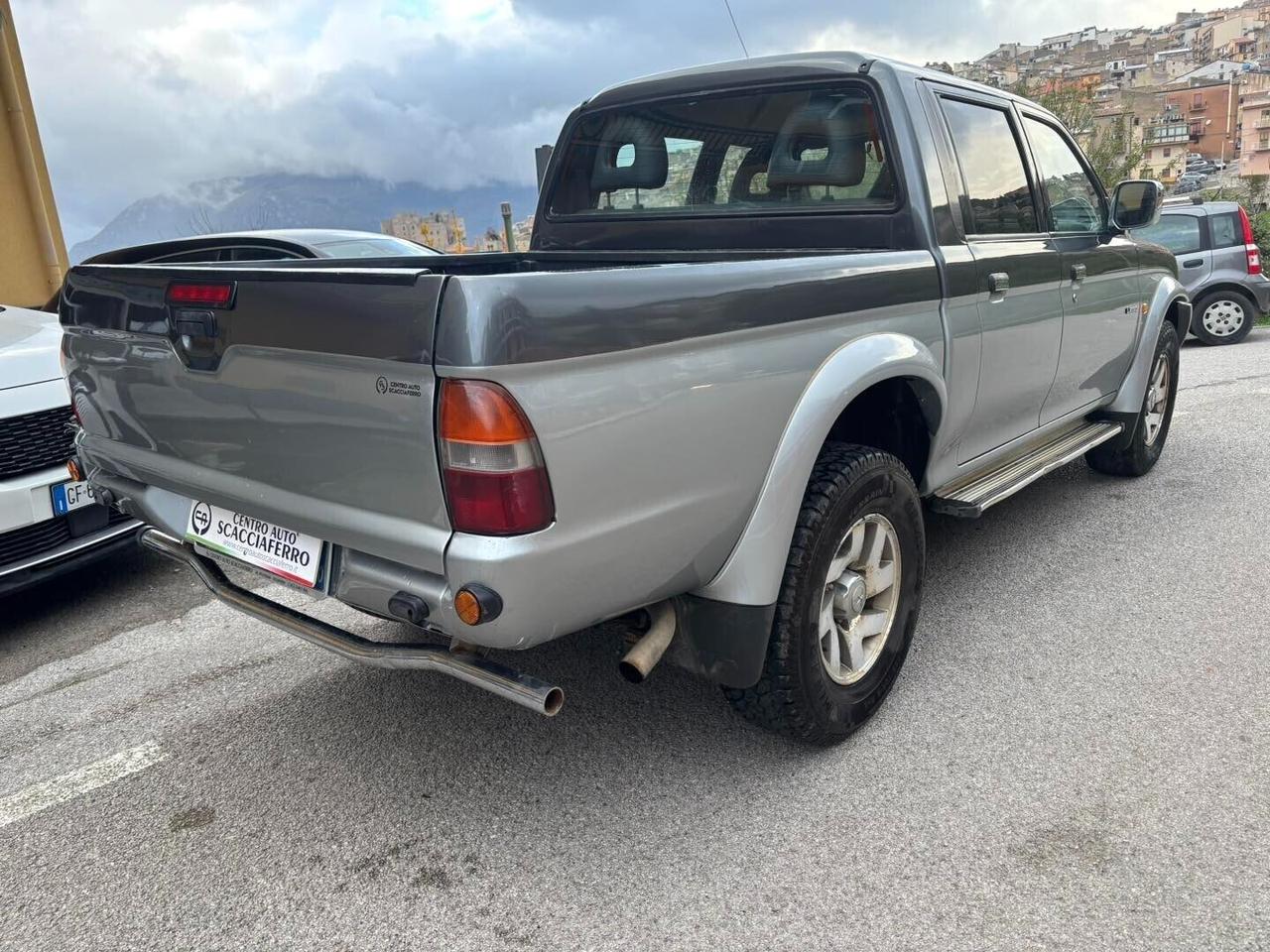 Mitsubishi L200 2.5 TDI 4WD Club Cab Pick-up GLX