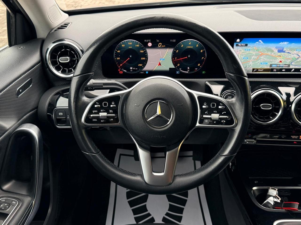 Mercedes-benz A 180 Premium pack AMG 136cv