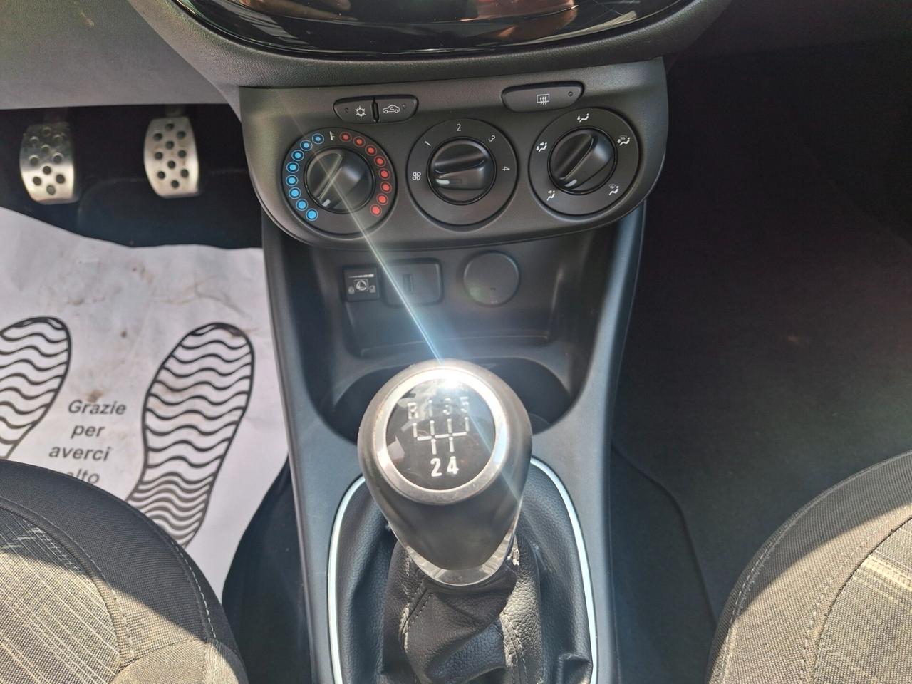 Opel Corsa 1.2 5 porte n-Joy con imp.gpl b.color