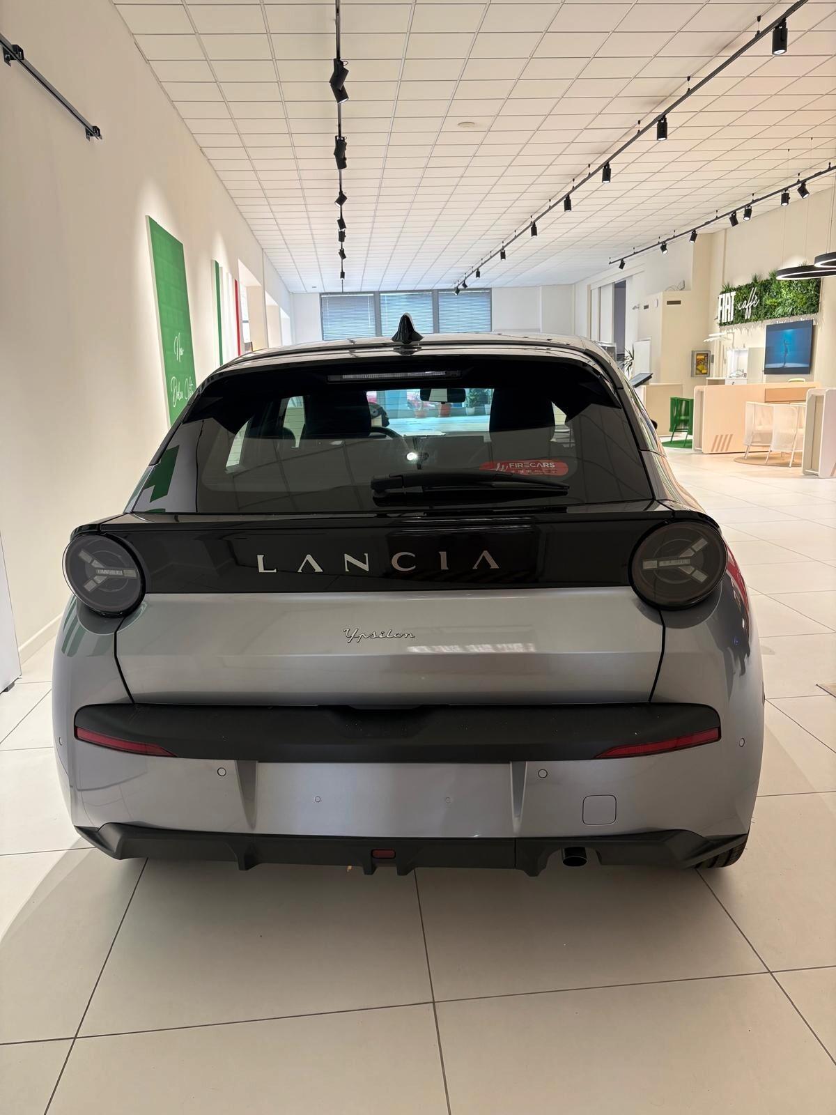 Lancia Ypsilon Hybrid e-DCT