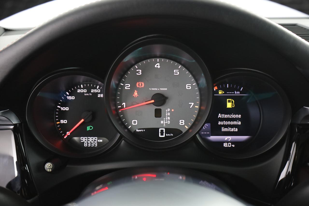 PORSCHE Macan S